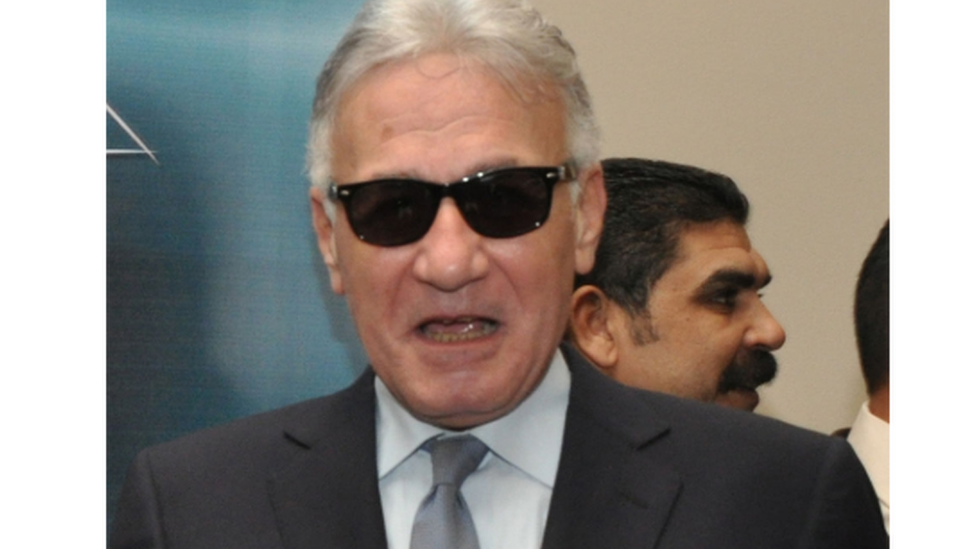 الفنان عزت أبو عوف