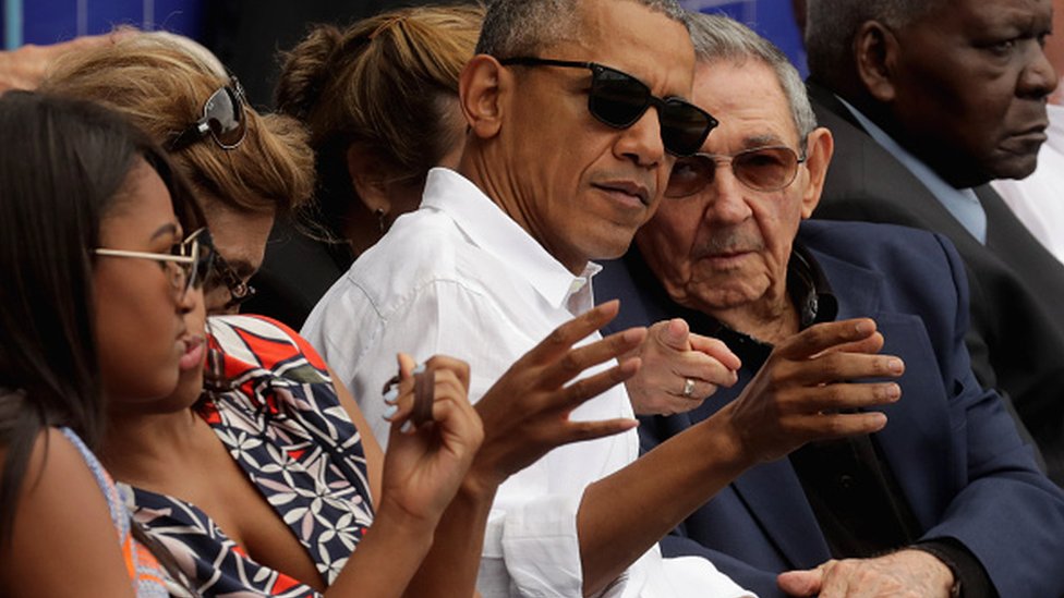 Обама и кубинский президент Рауль Кастро приняли участие в бейсбольном матче на Кубе
