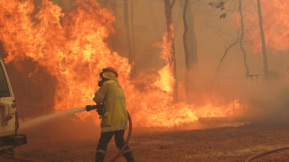 Perth bushfire: Evacuations as dozens of homes destroyed