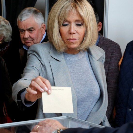 Macron quiere que su esposa haga de la "primera dama" un cargo político. Brigitte Macron