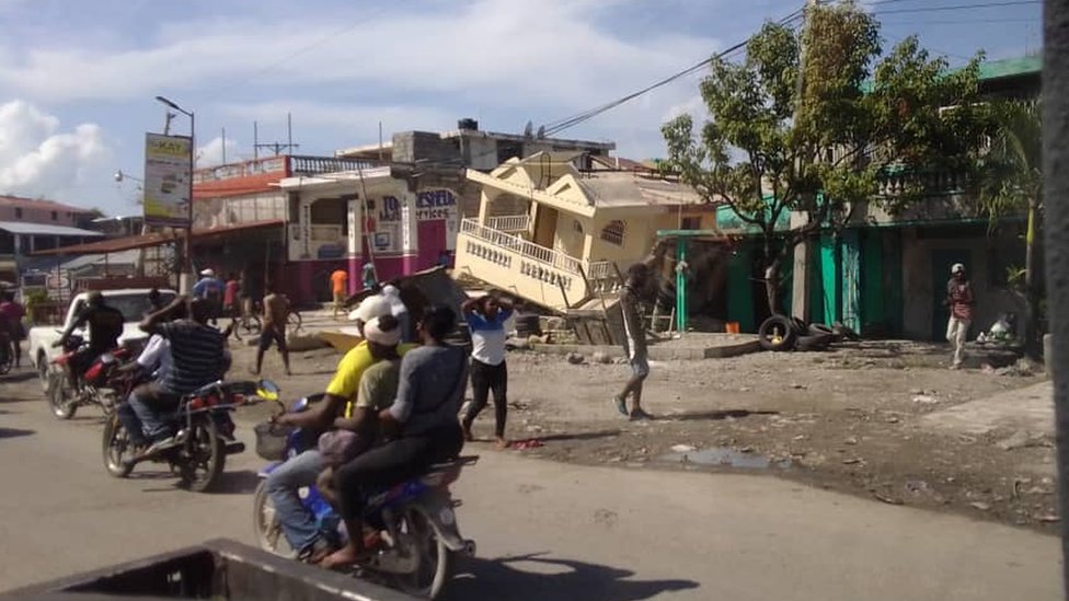 Calles de Les Cayes tras el terremoto.