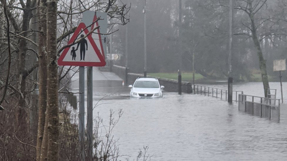 Vehicles left stranded by heavy flooding in Renfrewshire BBC News