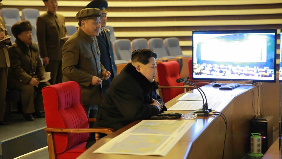 Ким Чен Ын наблюдает за запуском 7 февраля 2016 года