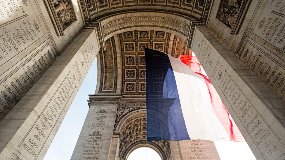 El nombre de Francisco de Miranda, uno de los precursores de la independencia latinoamericana, está grabado en el Arco de Triunfo de l'Étoile, en París. Arco de Triunfo de París