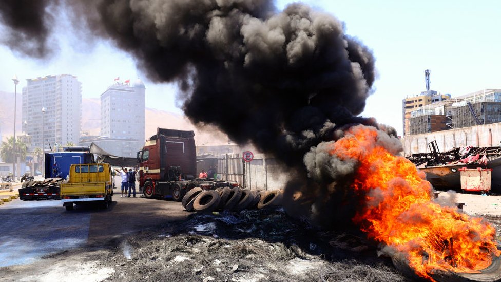 Camioneros bloqueando la ciudad de Iquique, en el norte de Chile.
