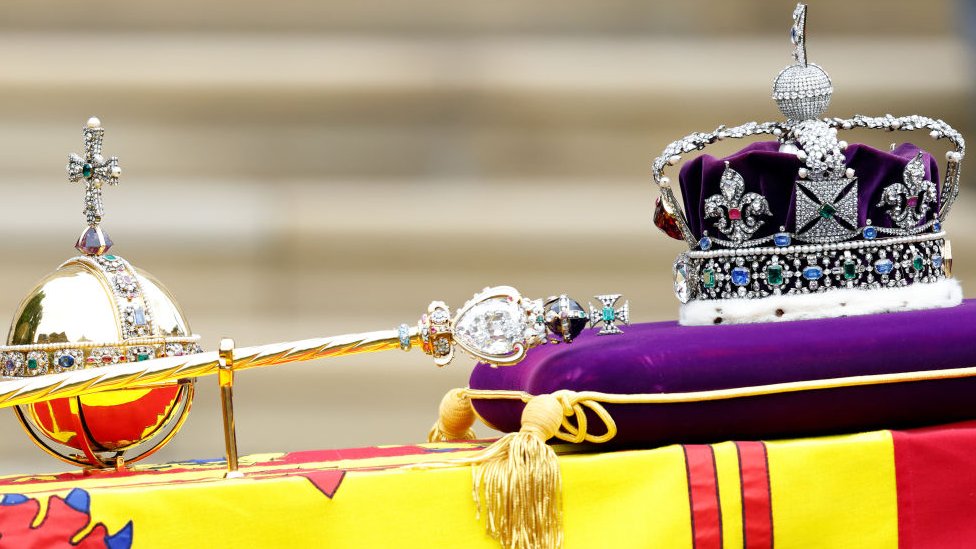 Corona Imperial del Estado sobre el féretro de Isabel II en septiembre de 2022.