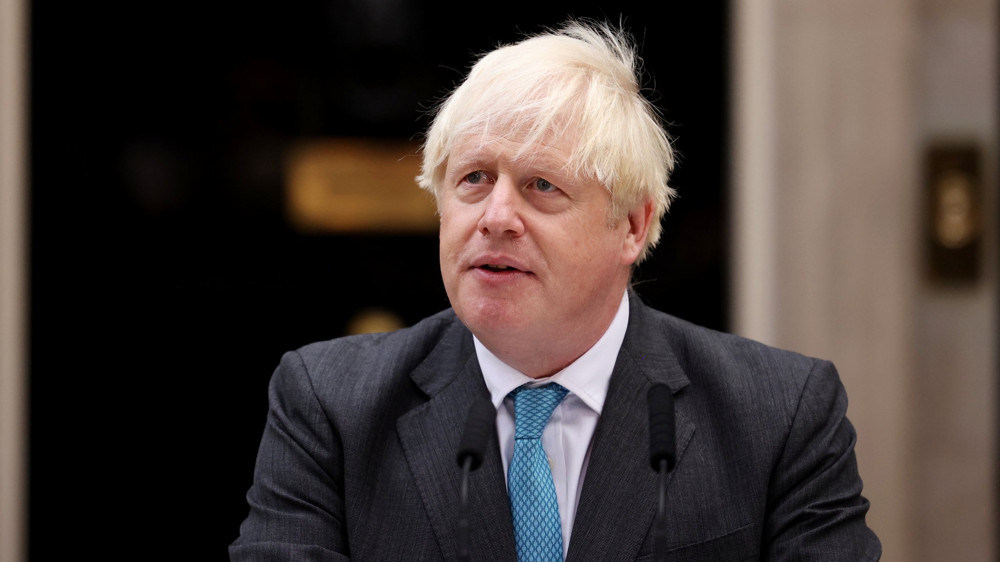 Boris Johnson leaves Downing Street - 'This is it, folks!' - CBBC Newsround