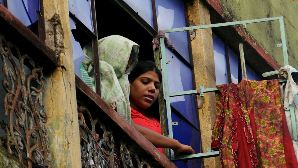 कोरोना वायरस की मार कोलकाता के रेडलाइट इलाके सोनागाछी पर भी - BBC News हिंदी