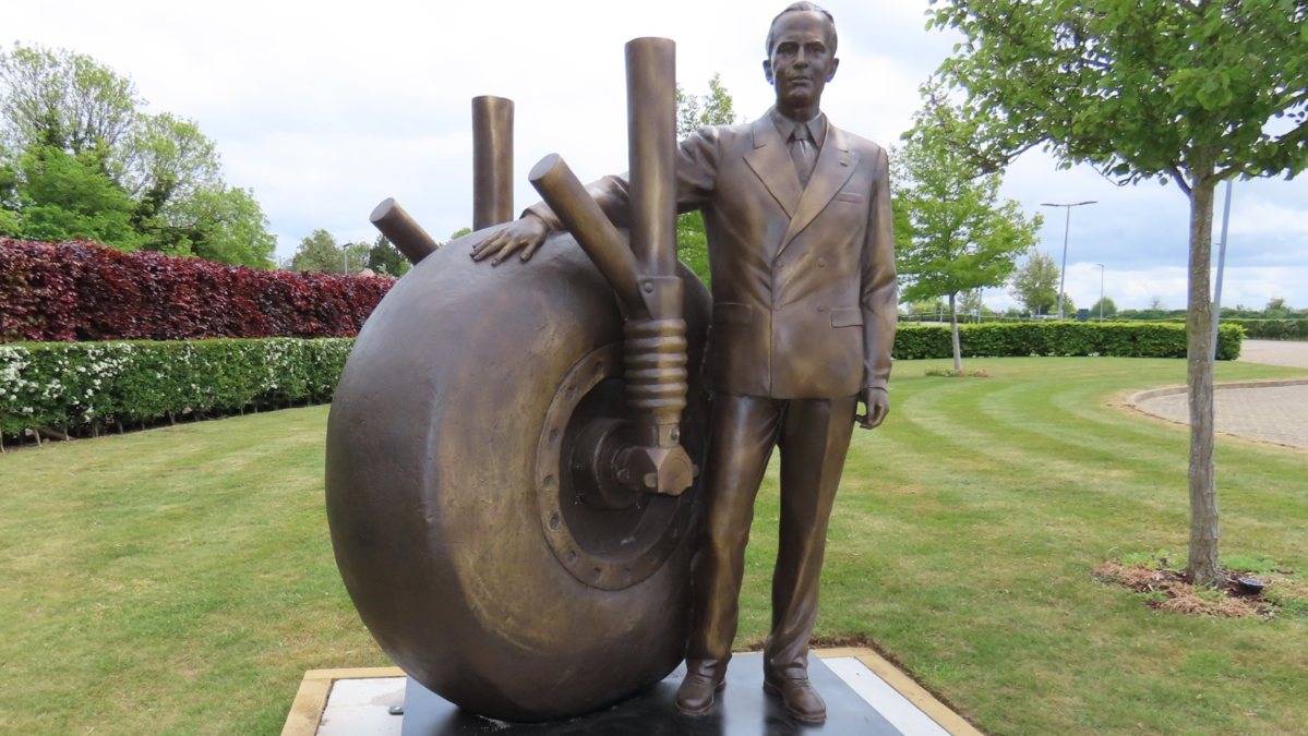 Statue for designer of iconic Lancaster bomber's landing gear