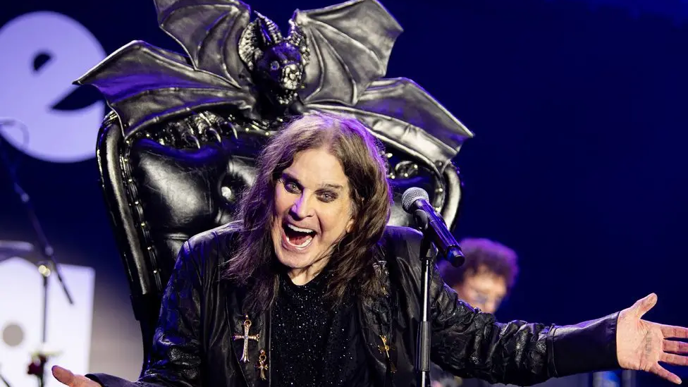 クルー　ツアー　スタッフ　ozzy osbourne 2016 ブラック I remember Ozzy Osbourne missing a gig and it caused a riot'