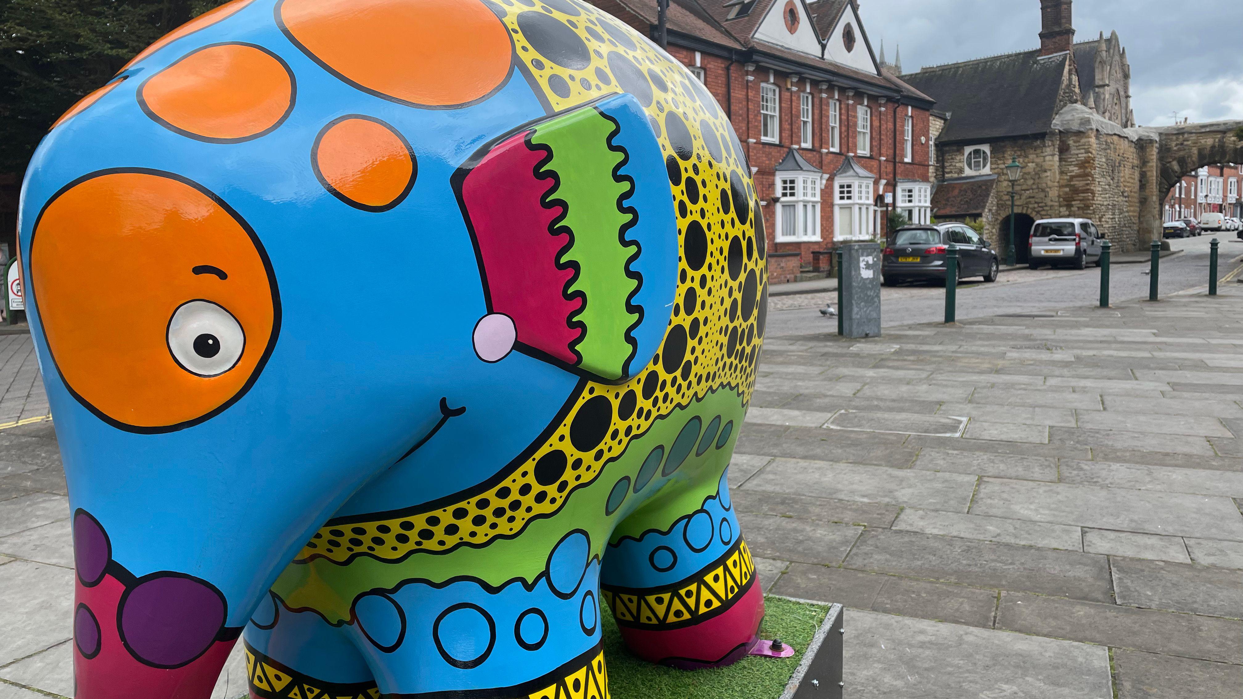 Elmer Patchwork Elephant trail comes to Lincoln - BBC News