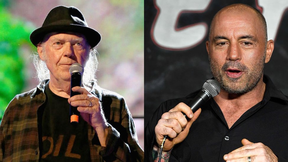 El rockero Neil Young y el comediante y comentarista deportivo Joe Rogan