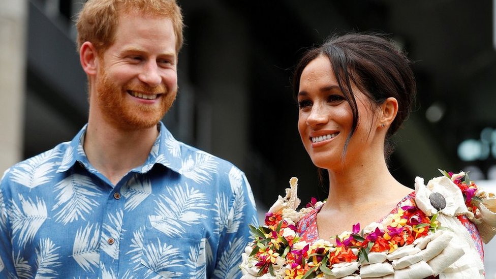 Meghan and Harry: Lots of flowers, cheering and baby gifts