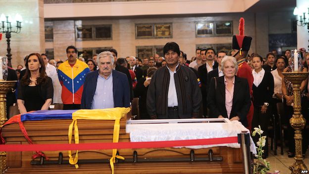 Topolansky acompañó a Mujica al funeral de Hugo Chávez. Topolansky acompañó a Mujica al funeral de Hugo Chávez.