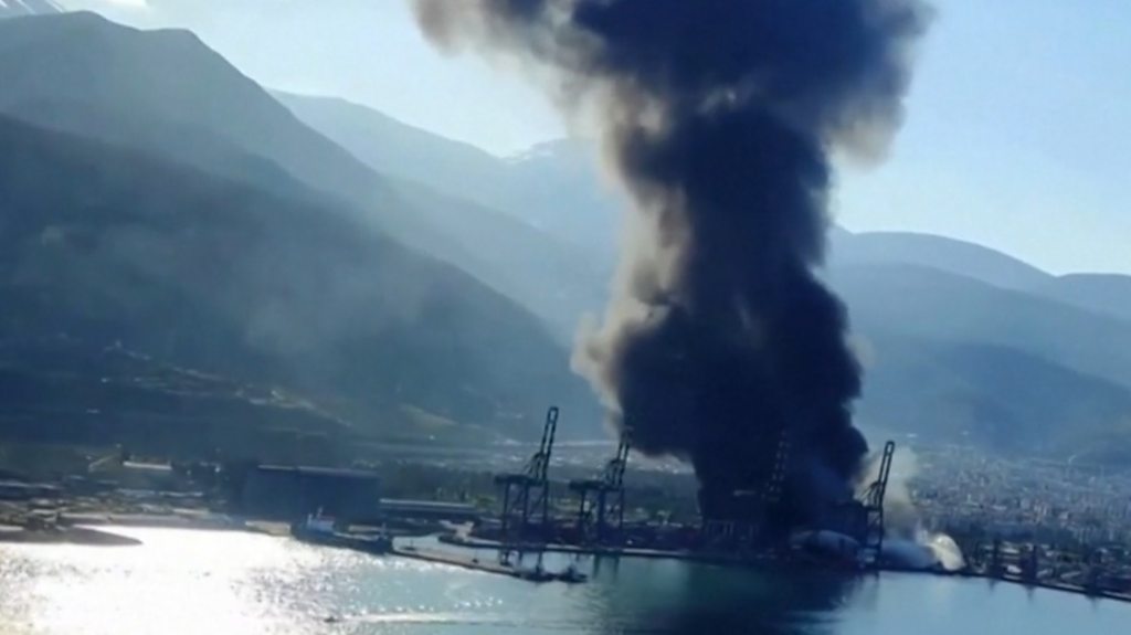 Turkey port blaze: Video shows aid plane gliding through smoke