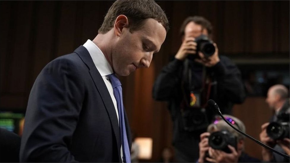 Facebook'un kurucusu ve yönetim kurulu başkanı Mark Zuckerberg, kullanıcı bilgilerinin izinsiz paylaşılmasıyla ilgili ABD Kongresi'nde ifade verdi.