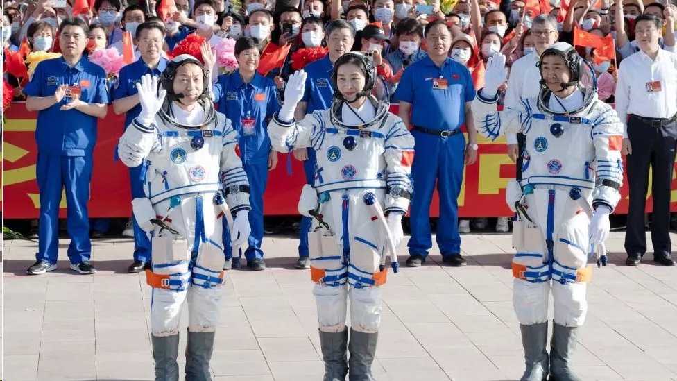 [출처: Getty Images] 우주비행사 3인이 수행한 '톈궁' 우주정거장 관련 임무는 