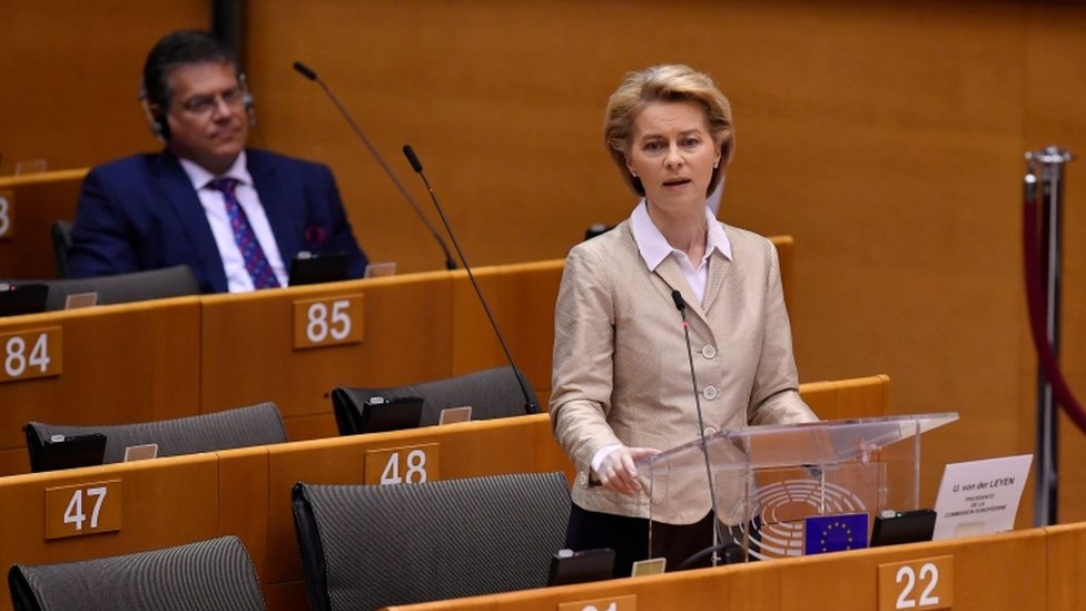 Урсула фон дер Ляйен обращается к парламенту ЕС в Брюсселе