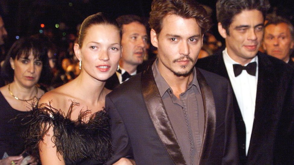 Kate Moss y Johnny Depp en Cannes, Francia, el 15 de mayo de 1998