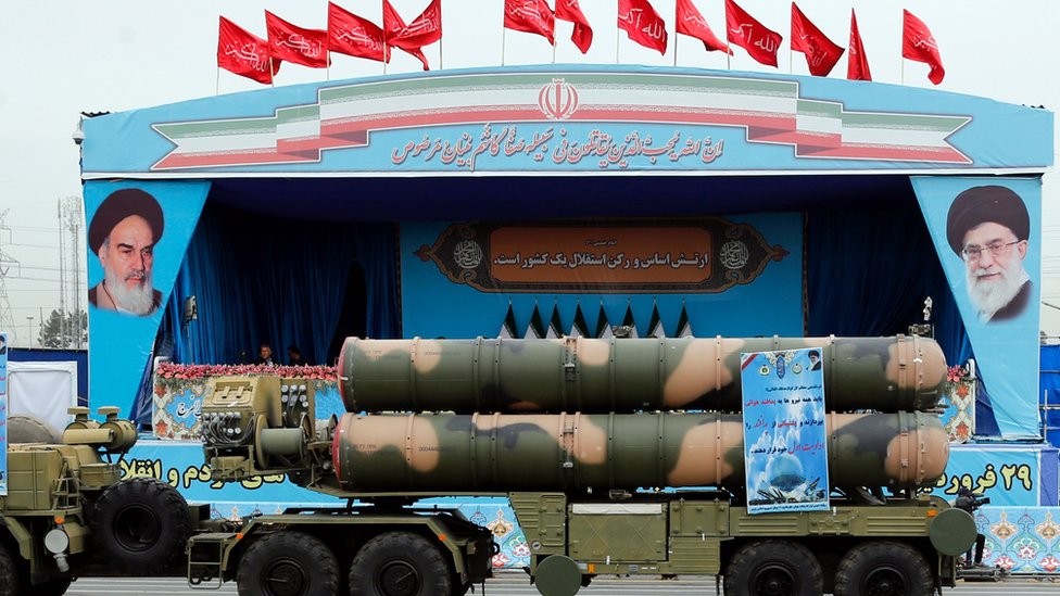 صواريخ إيرانية في استعراض عسكري