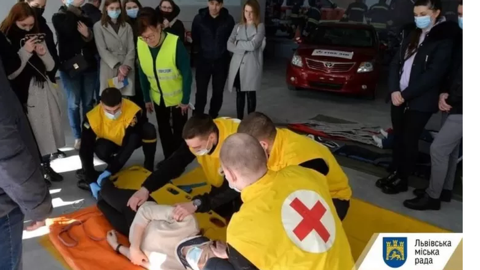 First aid classes have become common in Lviv