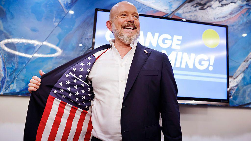 Steve Hilton - UK aide endorsed by Trump - advances for California governor