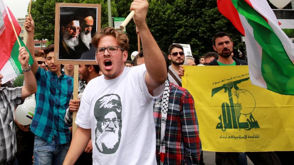 Флаги "Хезболлы" часто развевались на ежегодном митинге Аль-Кудс в Берлине - файл pic 2015