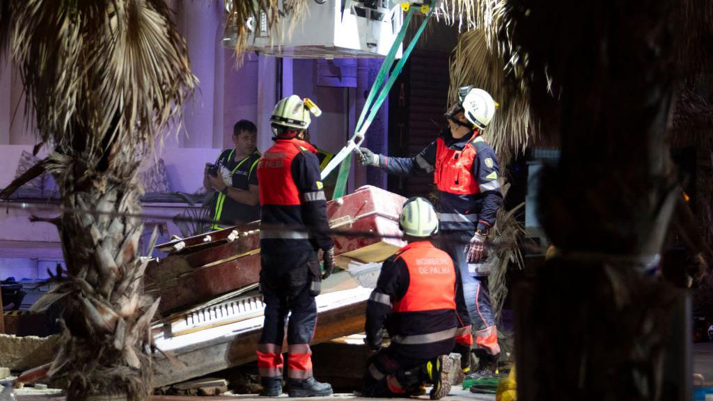 Majorca building collapse: Four dead and 21 injured, rescuers say - BBC News