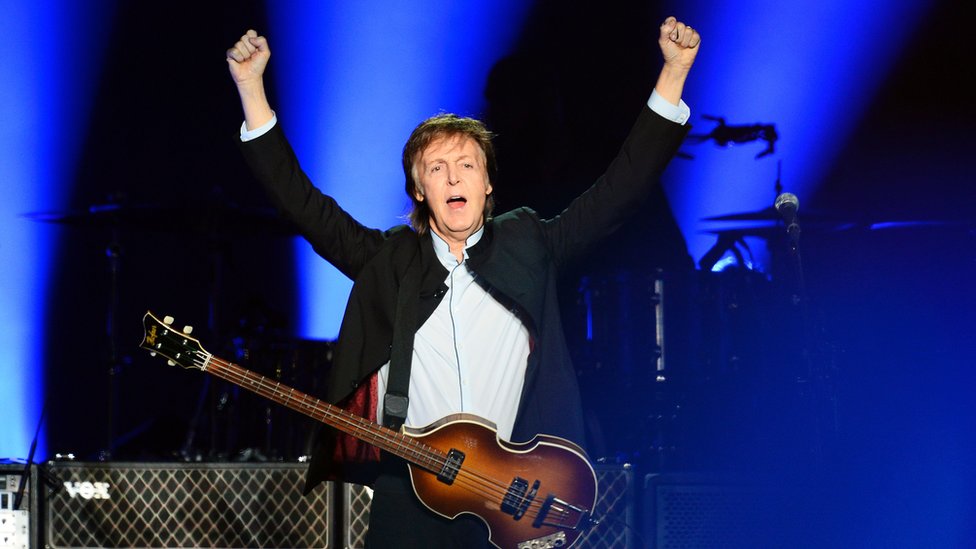 Sir Paul McCartney sues Sony over Beatles songs - BBC News