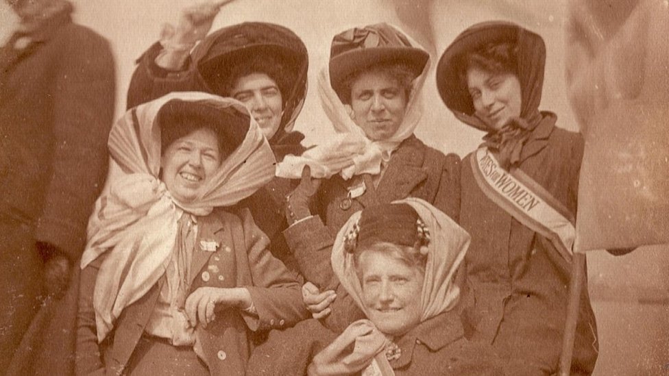Vera Holme with fellow suffragettes (c. 1910)