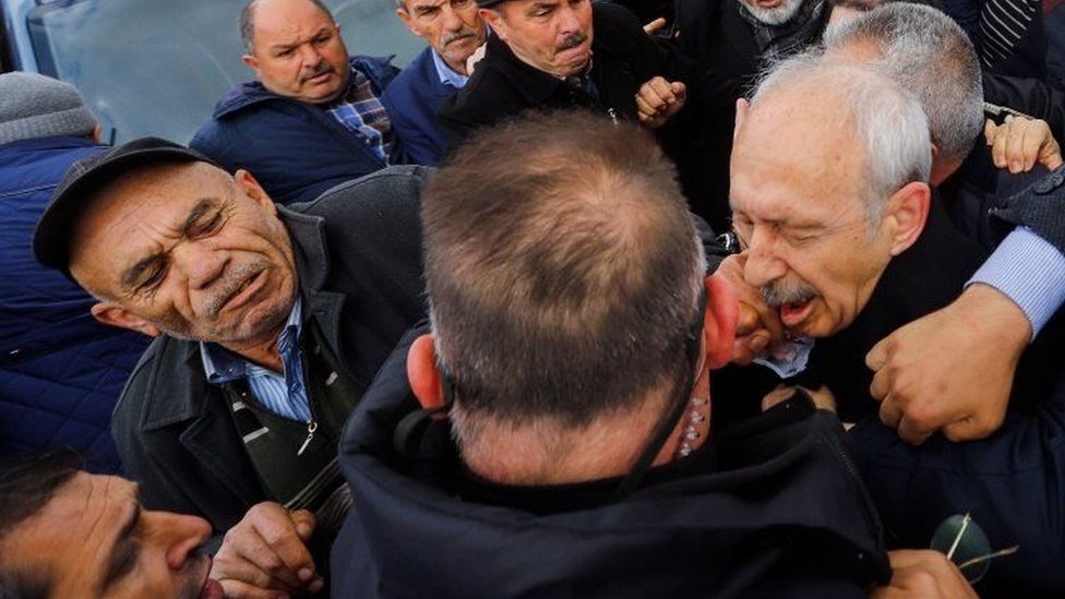 تعرض كمال كيليجدار أوغلو للهجوم في جنازة جندي في أنقرة عام 2019