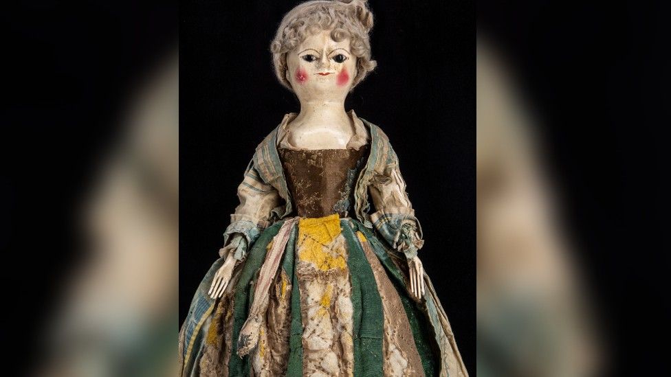 Valuable dolls collection expected to reach £500k in Newbury