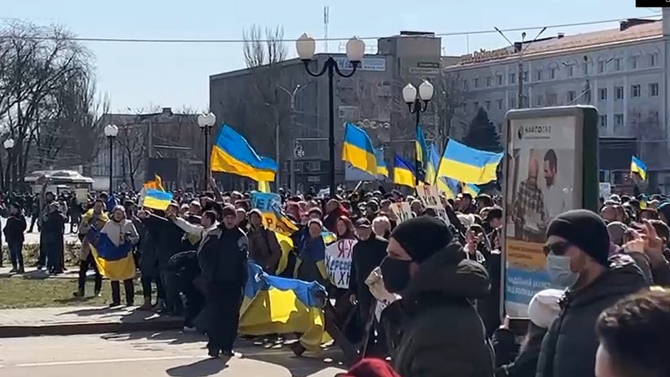 Captura de pantalla de una protesta en Jersón contra el gobierno ruso