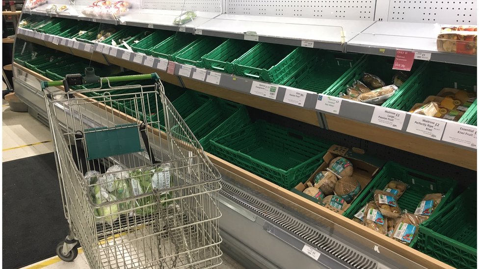 пустые полки в Wandsworth Waitrose