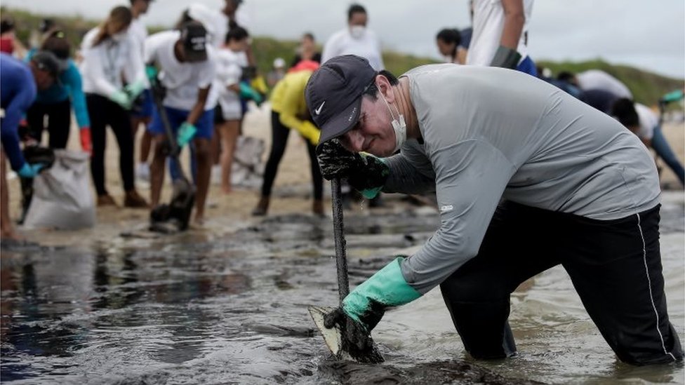 Petróleo en playas de Brasil: el misterio de las masivas manchas de crudo  que provocaron una crisis inédita - BBC News Mundo