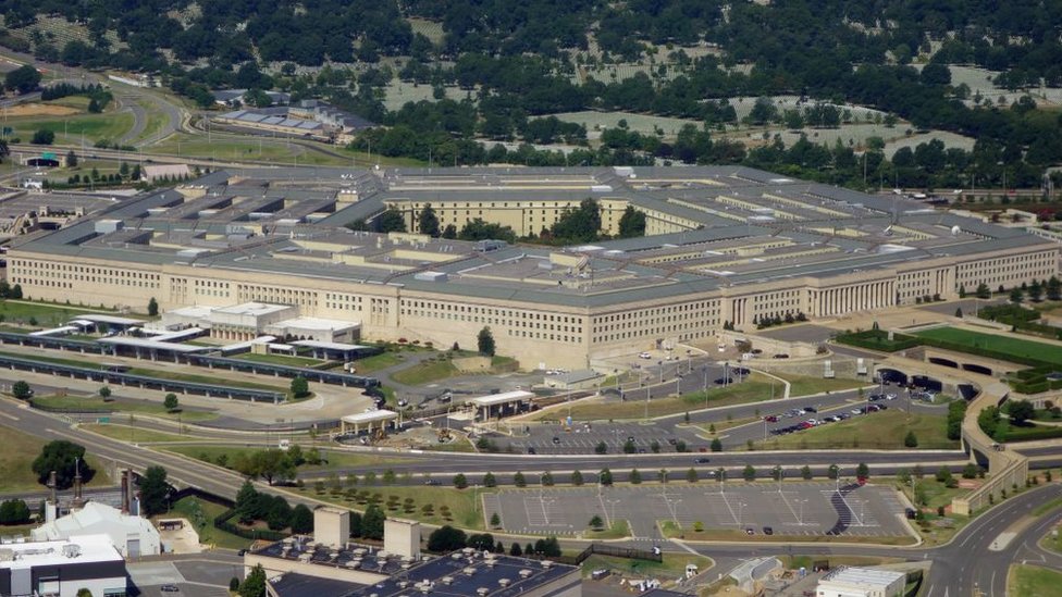 El avión ruso sobrevoló el Pentágono, la sede de la Agencia Central de Inteligencia (CIA). pentagono