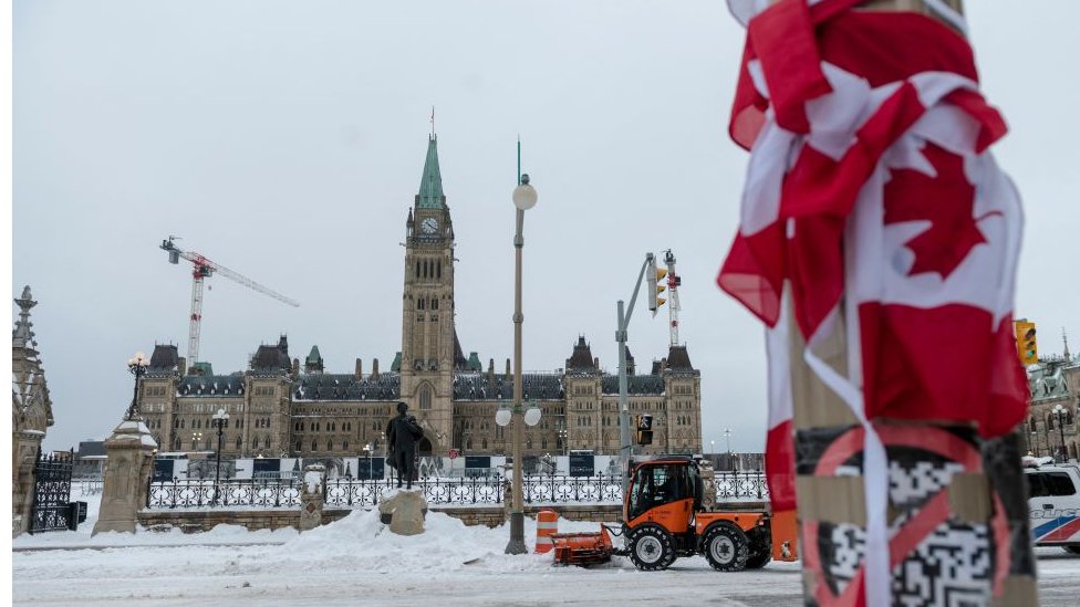 Canada parliament backs Trudeau on emergency powers