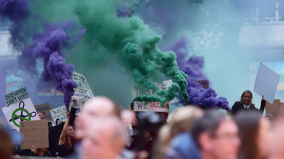 https://c.files.bbci.co.uk/64D9/production/_85971852_suffragette_protest_smoke_g_976.jpg