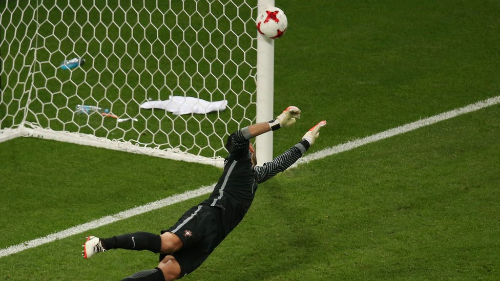 El consenso general es que Chile mereció la victoria, que estuvo cerca de conseguir en antes de la definición por penales con el disparo al palo de Vidal en el minuto 118. Rui Patricio