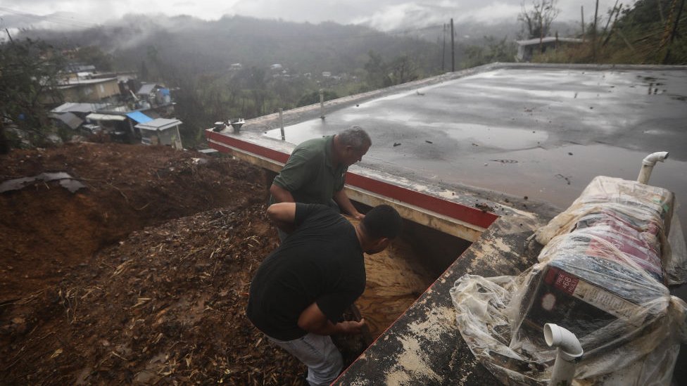 Destrucción de casas en Puerto Rico tras el paso del huracán María.
