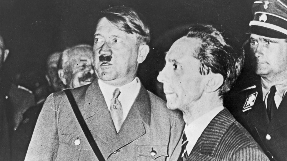 هتلر مع بعض مساعديه