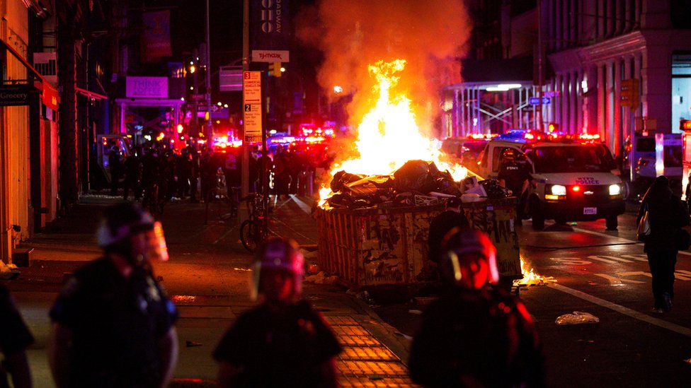 Demonstrators set fire to rubbish in New York
