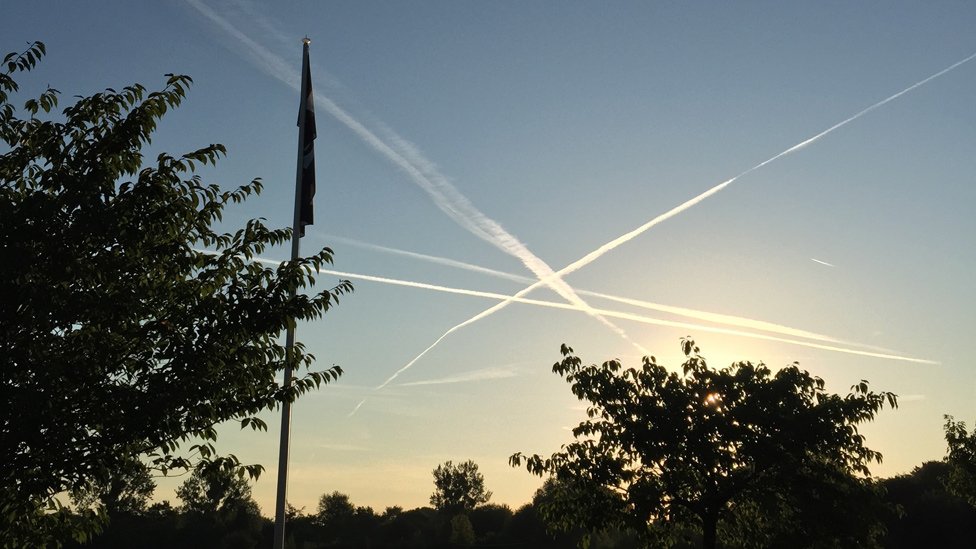 Aircraft vapour trails over Reading, UK in 2014