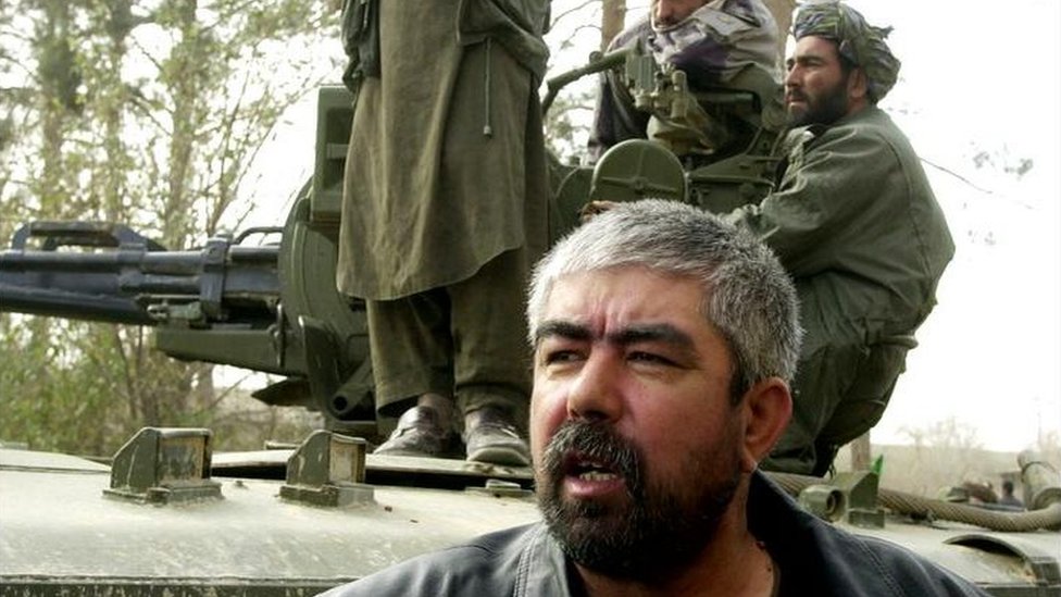 Лидер афганских партизан генерал Абдул Рашид Дустум в 2001 году