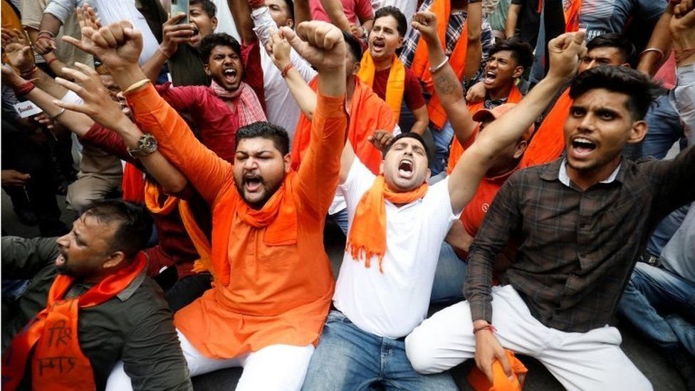انڈیا کے شہر اودے پور میں ہندو درزی کے قتل کے خلاف مظاہرے