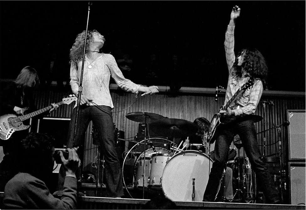 Led Zeppelin выступает