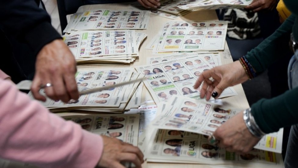 Colombia election: Surprise election run-off beckons