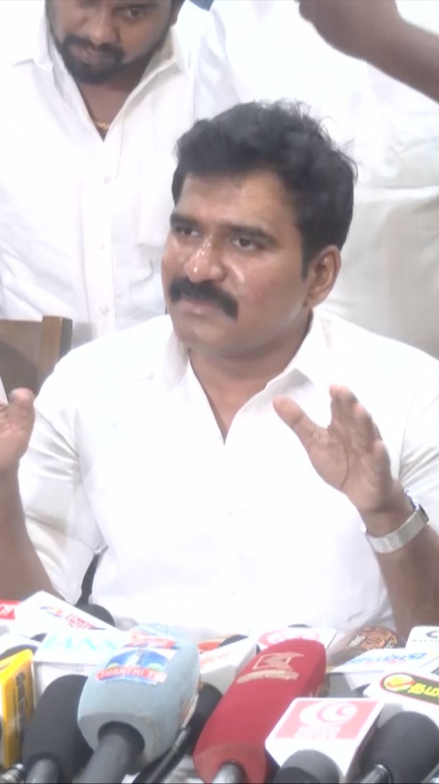 முதலமைச்சர் செய்தியாளர்களை சந்திக்காதது ஏன்? அமைச்சர் விளக்கம்.