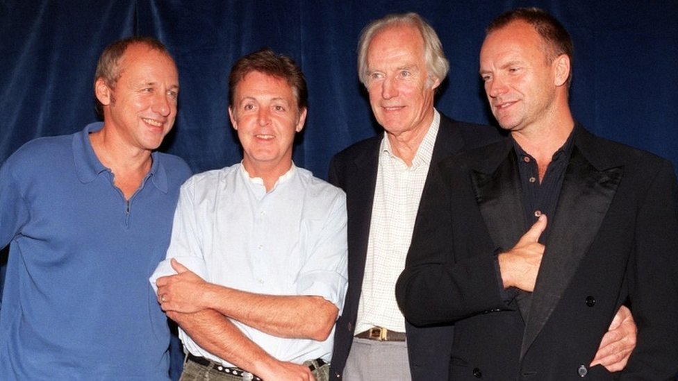 Марк Нопфлер, сэр Пол Маккартни, сэр Джордж Мартин и Стинг на благотворительном концерте "Музыка для Монсеррат" в 1997 году