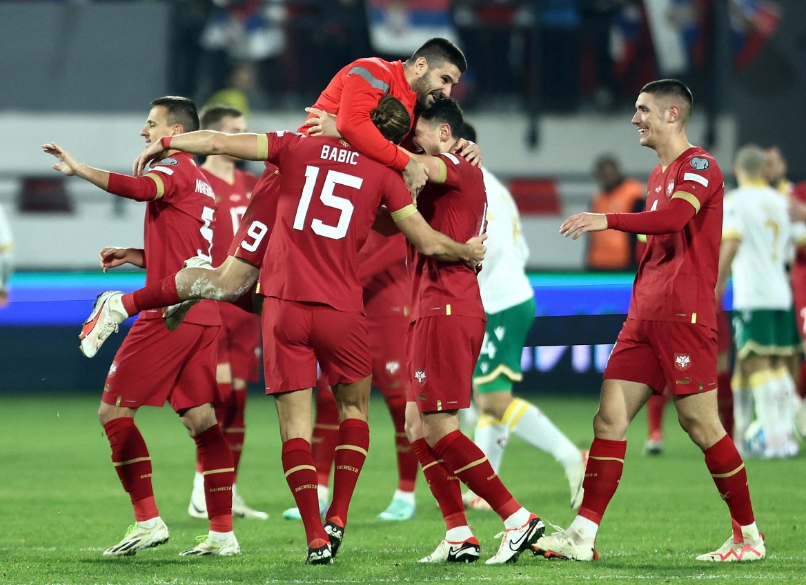 Proslava gola Srđana Babića kojim je Srbija izjednačila protiv Bugarske u poslednjem kolu kvalifikacija za Euro 2024.